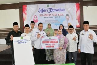 Bupati Kasmarni Serahkan Perangkat MOLDUK Portable di Kecamatan Siak Kecil 