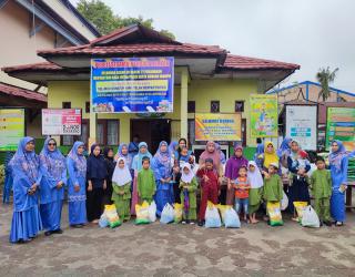 Bertema Peduli Sesama Berbagi Berkah, SDN 27 Pekanbaru Santuni Anak Yatim dan Duafa