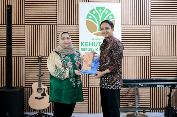 Bupati Kasmarni Sampaikan Berbagai Usulan Perizinan Kawasan Hutan