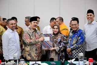 Bersama Gubernur Riau dan Kepala Daerah Se Riau, Bupati Kasmarni Audiensi ke Bappenas Republik Indonesia
