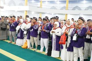 Bupati Bengkalis Lepas Keberangkatan 167 JCH Kloter 12 Menuju Embarkasi Haji Batam
