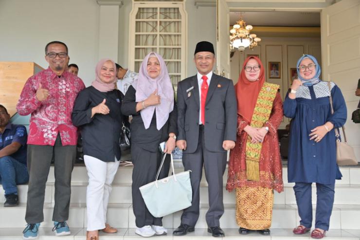 Hadiri Pelantikan Bupati dan Wakil Bupati Siak, Bupati Bengkalis Berikan Ucapan Selamat
