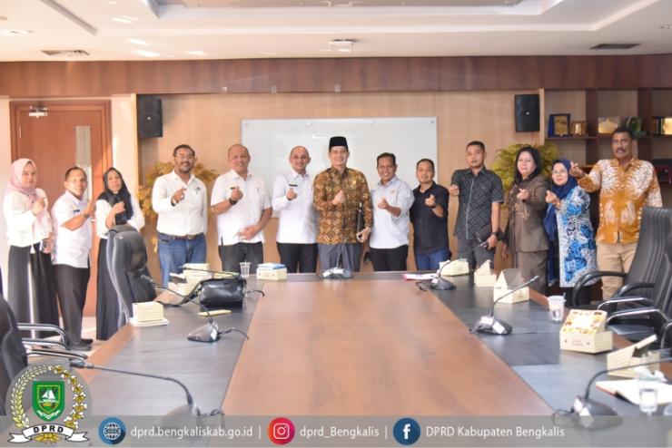 Komisi III dan DPMPTSP Riau Berdiskusi terkait Mekanisme Perizinan Usaha dan Upaya Mendorong UMKM