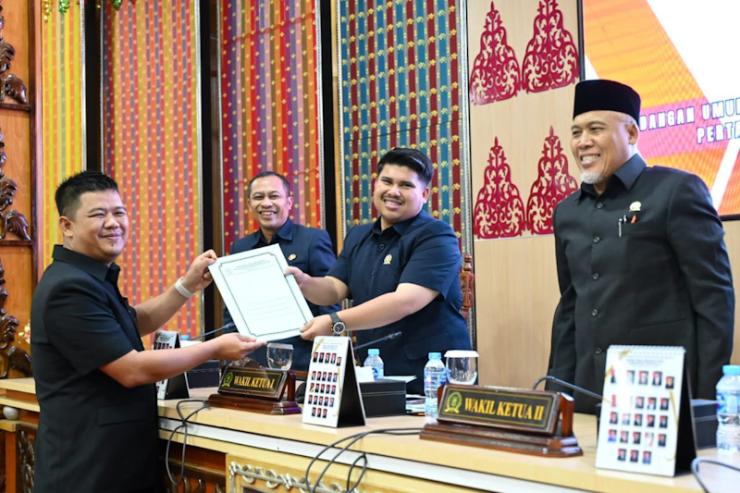 Wabup Bengkalis Dengarkan Penyampaian Pandangan Umum Fraksi DPRD Terhadap Ranperda APBD 2024