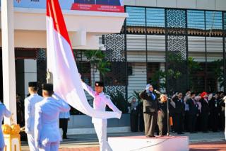 Bertindak Sebagai Inspektur Upacara, Bupati Kasmarni Serukan Revitalisasi Nilai Pancasila dalam Kehidupan Bangsa