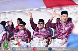 Meriahnya Pawai Ta’aruf, Ketua DPRD Bengkalis Bangga Saat Mengikuti Pelepasan Peserta dari Berbagai Daerah di Riau