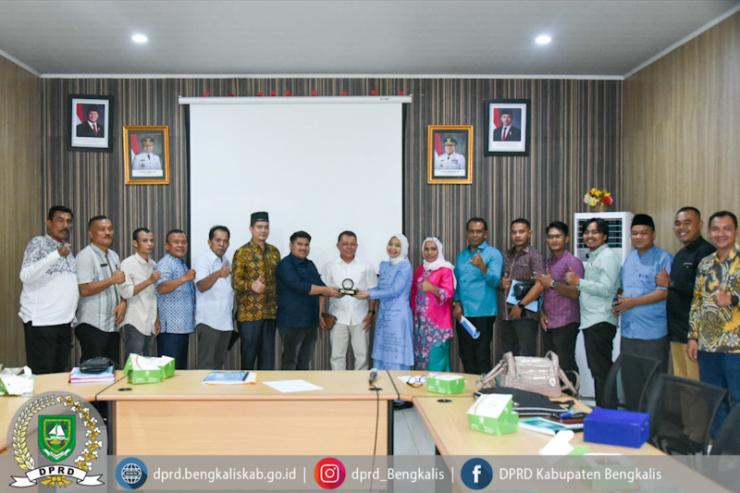 Pansus DPRD Bengkalis Tegaskan Penguatan Adat dalam Pembangunan Daerah Pada Pertemuan bersama Dinas Kebudayaan Riau