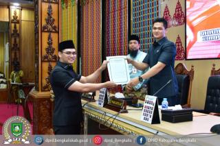 Tujuh Fraksi Sampaikan Pandangan Umum Terhadap 3 Ranperda Strategis