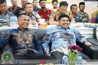 Wakil Ketua M. Arsya Fadillah Nonton Bareng Pagelaran Wayang Kulit Meriahkan Hari Bhayangkara ke-79