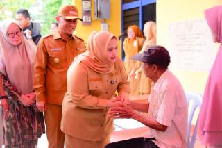 Bantu Warganya, Bupati Kasmarni Lepas Penyaluran 489 Ton Beras Cadangan Pangan Pemerintah