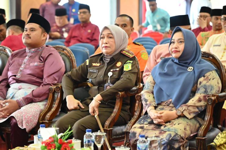 Bupati Bengkalis dan Jajaran Dengarkan Pidato Kenegaraan Presiden dengan Balutan Pakaian Melayu