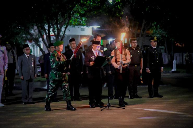 Sambut HUT Ke-80 RI, Bupati Bengkalis Gelar Apel Kehormatan dan Renungan Suci di TMP Kesuma Kesatria Bengkalis