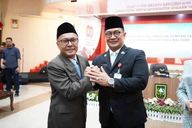 Hadiri Pelantikan Dan Pengambilan Sumpah Sekda Provinsi Riau, Bupati Ucapkan Selamat