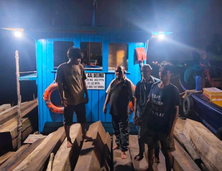 Gakkum Kehutanan Bersama Bakamla Ungkap 443 Batang Kayu Ilegal