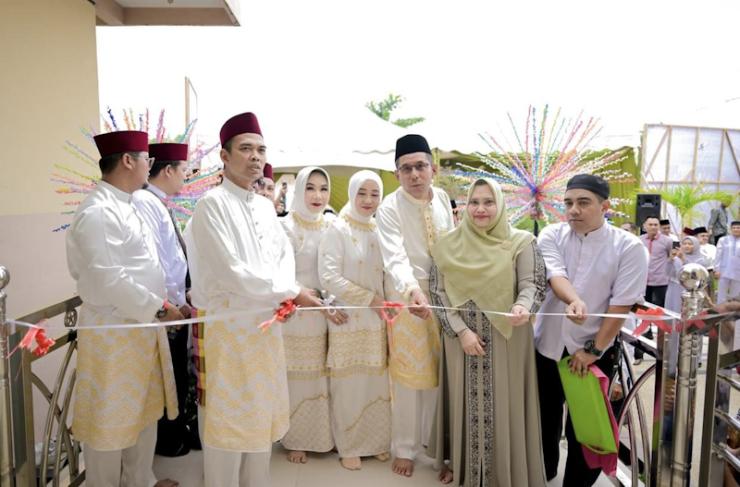Bupati Bengkalis Dampingi Tuan Guru Ustadz Abdul Somad Resmikan Masjid Al Wahhab Zaitun di Desa Simpang Padang Bathin Solapan