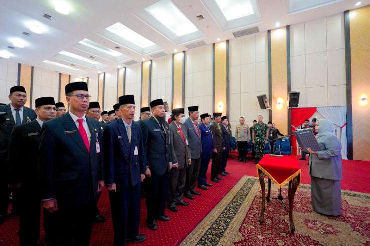 Bupati Kasmarni Lantik 31 Pejabat Pimpinan Tinggi Pratama, 15 Pejabat Pindah Posisi