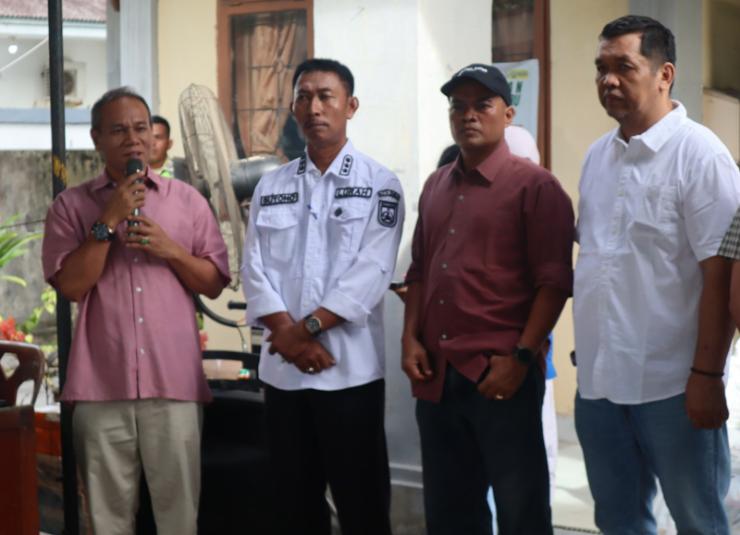 300 Warga Yang Berada di Sekitar Pelabuhan Pelindo Menerima Bantuan Sembako