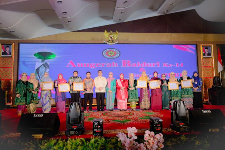 Bupati Bengkalis Raih Anugerah Baiduri ke-14, Wujud Apresiasi Perempuan untuk Perempuan