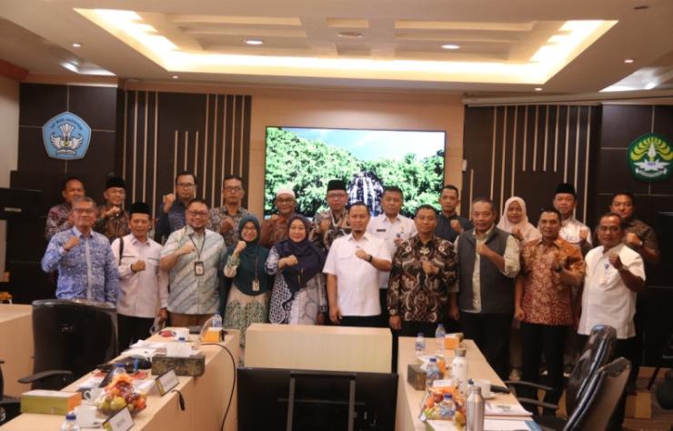 Pengendalian Banjir, Pemko Pekanbaru dan Universitas Riau Sepakati 10 Danau Jadi Embung 