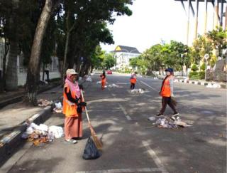 DLHK Terapkan SOP Baru Penyapu Jalan, Fokus Jalan Protokol dan Jam Kerja 8 Jam 