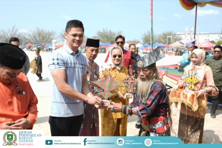 Meriah dan Sarat Budaya, Wakil Ketua II DPRD Bengkalis Puji Festival Layang Wau 2026