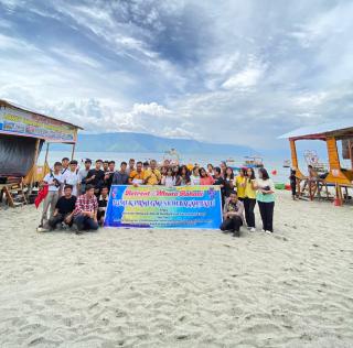 Persekutuan Pemuda Pemudi Methodist Indonesia ( P3MI) Dan Persekutuan Remaja Methodist Indonesia (PRMI) Mengadakan wisata Rohani Di Danau Toba