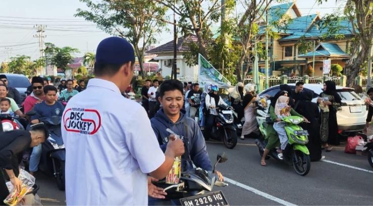 Bentuk Kepedulian, PDJI Korwil Bengkalis Berbagi Takjil dan Bukber