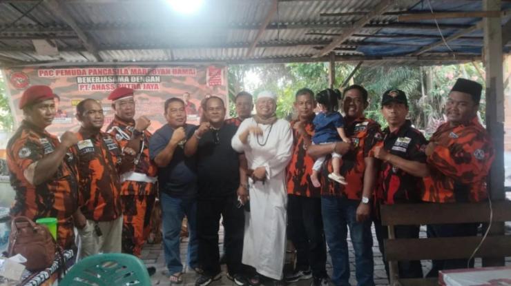 Koti MPC Pemuda Pancasila Kota Pekanbaru Melalui Unit Provost Bagikan Takjil di Sidomulyo