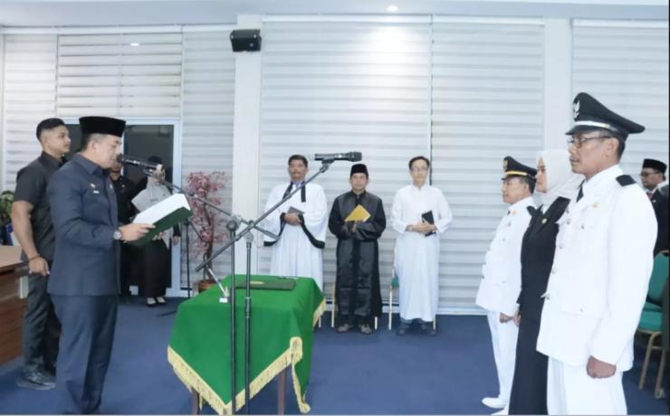 Sekda Lantik 28 Pejabat Administrator dan Pengawas di Pemkab Inhu