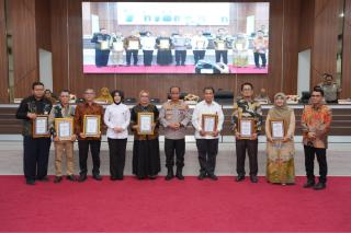 Kapolda Sumbar Berikan Kuliah Umum dan Pimpin Penanaman Pohon di UIN IB Padang dalam Rangka Hardiknas 2026