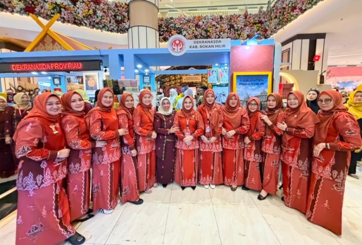 TP PKK Rohil Hadiri Puncak HKG ke-54 dan HUT Dekranas ke-46 di Makassar